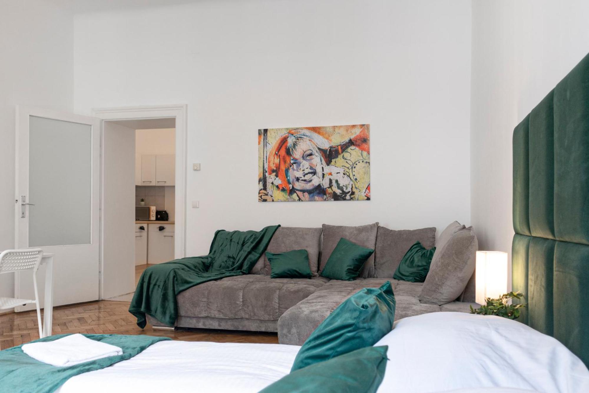 Prime Location & Peaceful Shared 2 Bedroom Apt With Backyard Wenen Buitenkant foto
