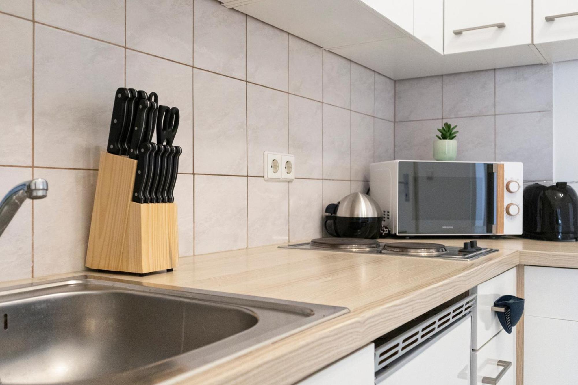 Prime Location & Peaceful Shared 2 Bedroom Apt With Backyard Wenen Buitenkant foto