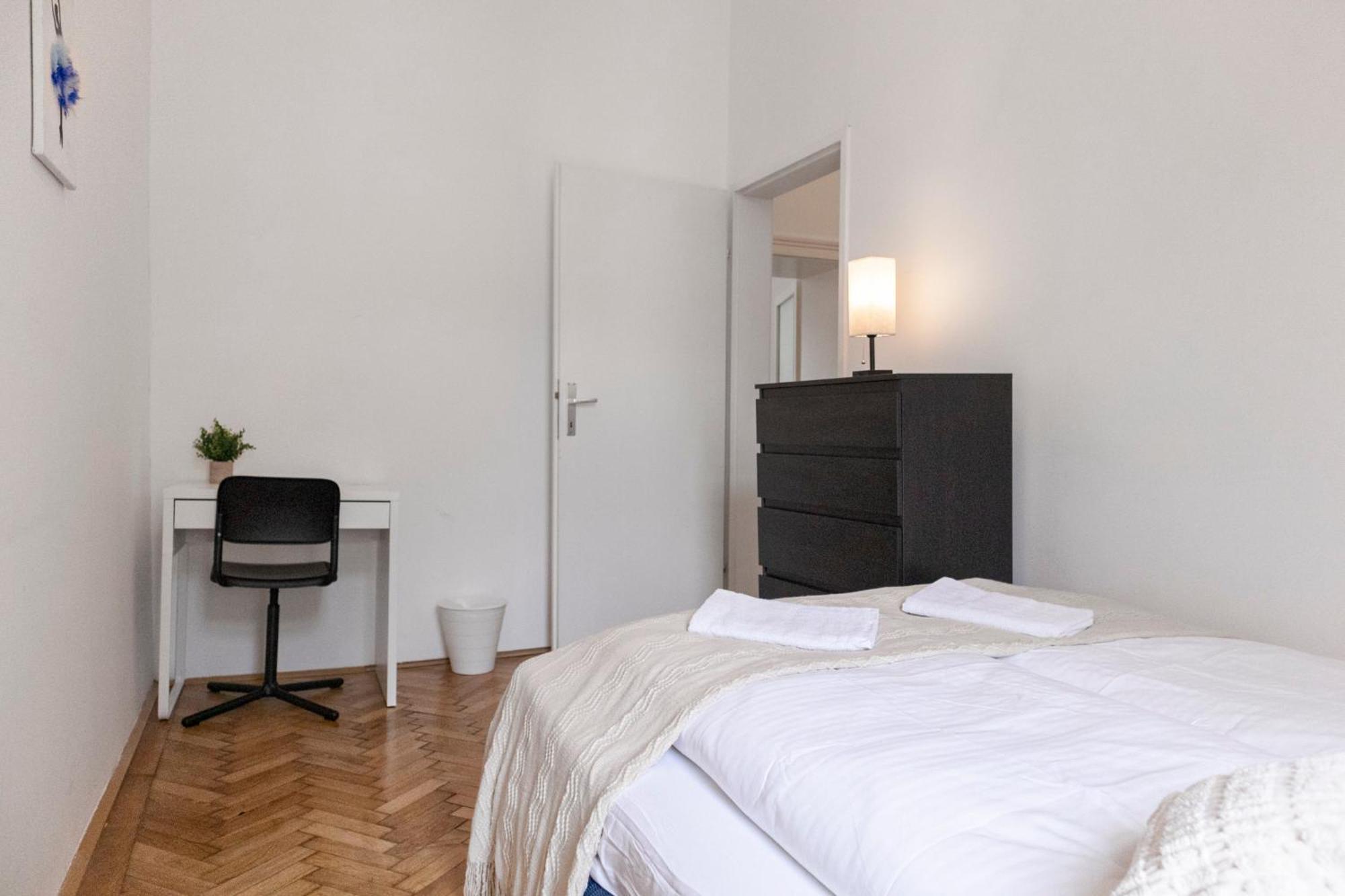 Prime Location & Peaceful Shared 2 Bedroom Apt With Backyard Wenen Buitenkant foto