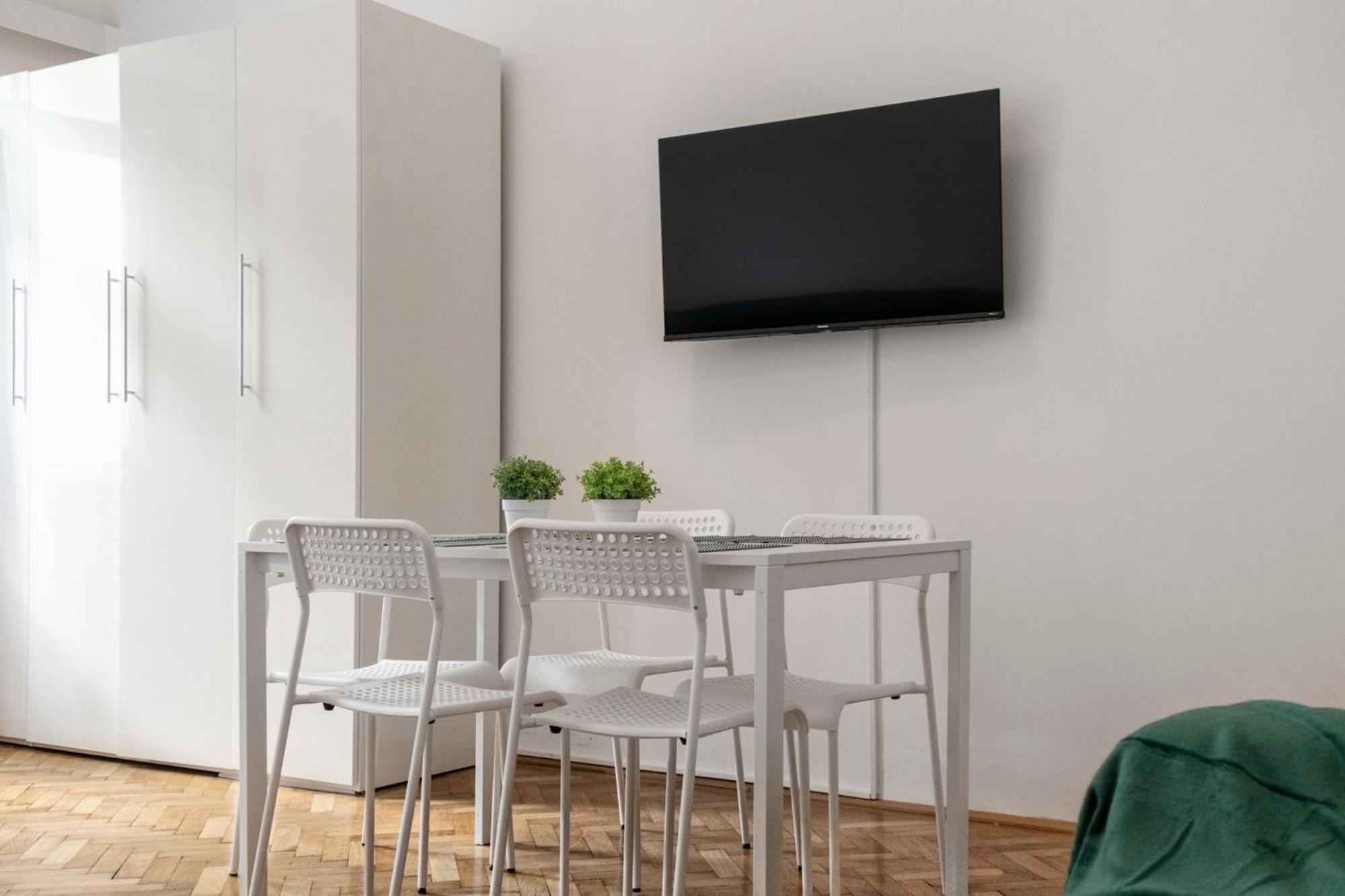Prime Location & Peaceful Shared 2 Bedroom Apt With Backyard Wenen Buitenkant foto
